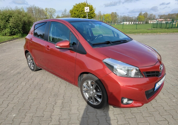 Toyota Yaris cena 34600 przebieg: 105000, rok produkcji 2011 z Szczecinek małe 172